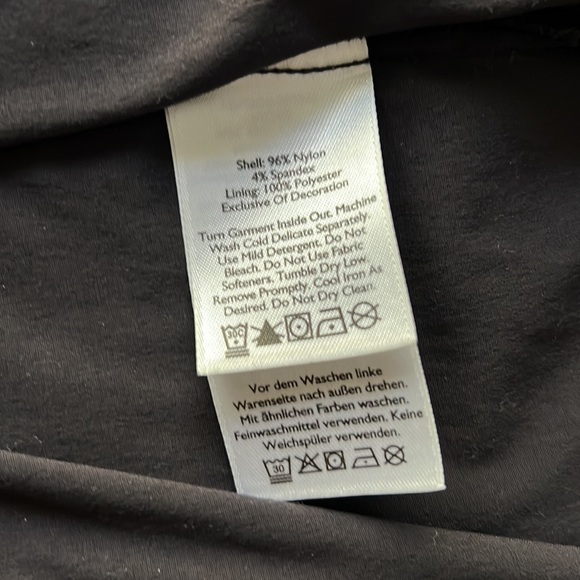 Eddie Bauer lightweight black jacket w/ hood— women size extra large - Picture 4 of 6